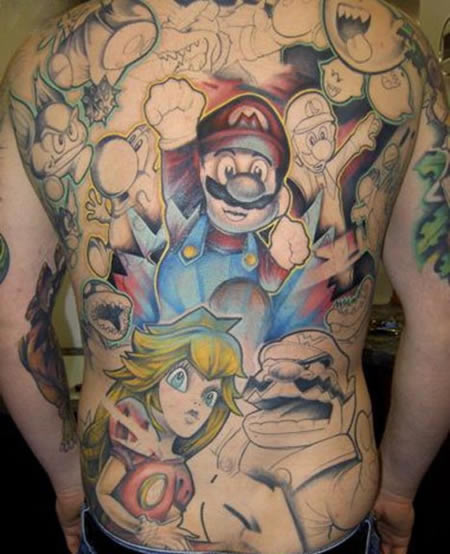Ya habíamos visto tatuajes de videojuegos hace tiempo, pero es que